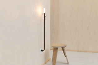 Prosta lampa do... kontaktu?
